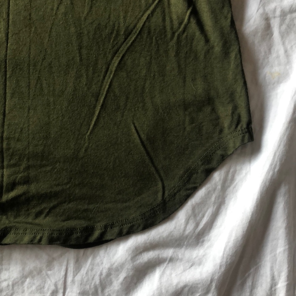 NWOT Criss Criss Detail Soft Short Sleeve Tee - Picture 4 of 5